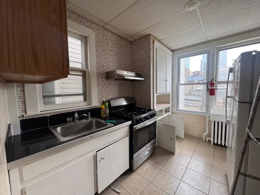 64 CORBIN AVE Jersey City, NJ 07306