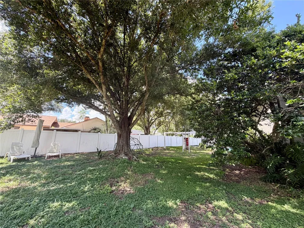 405 VALLEY COURT Winter Haven, FL 33884