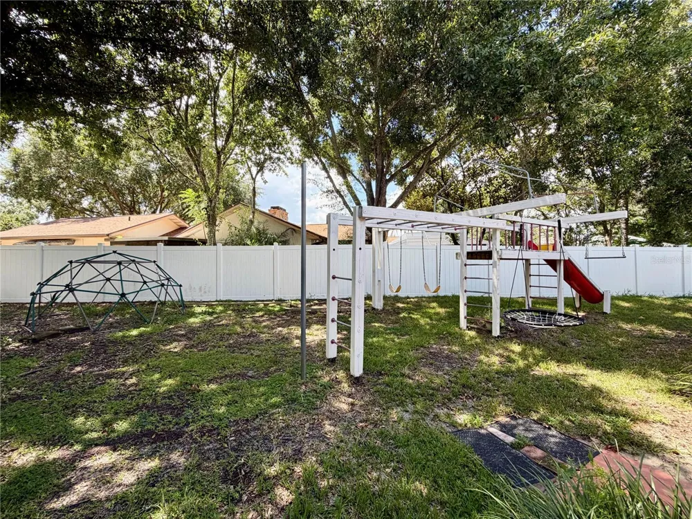 405 VALLEY COURT Winter Haven, FL 33884