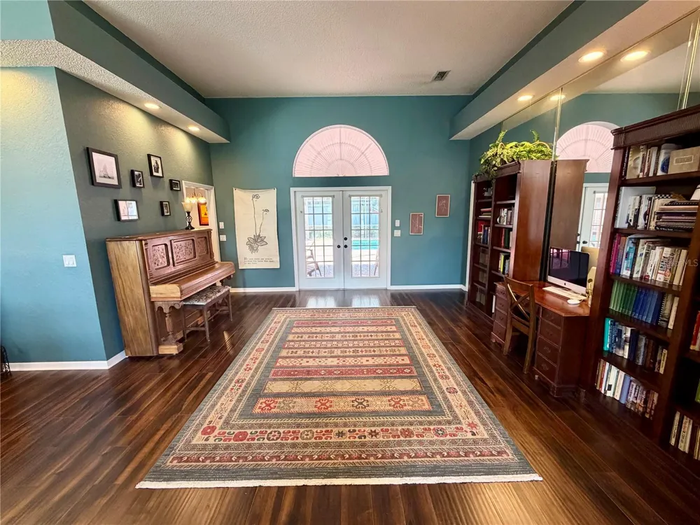 405 VALLEY COURT Winter Haven, FL 33884