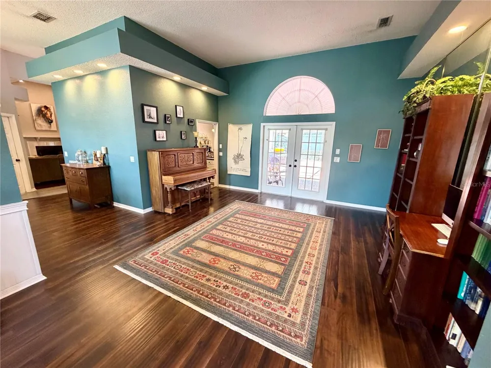 405 VALLEY COURT Winter Haven, FL 33884