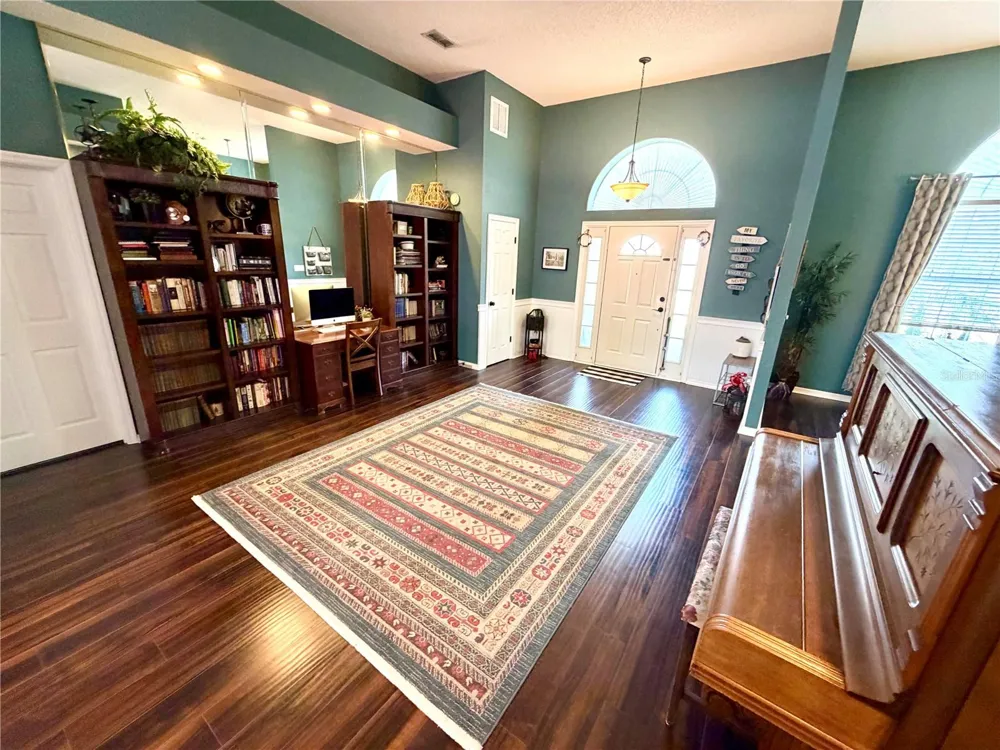 405 VALLEY COURT Winter Haven, FL 33884