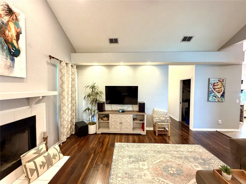 405 VALLEY COURT Winter Haven, FL 33884