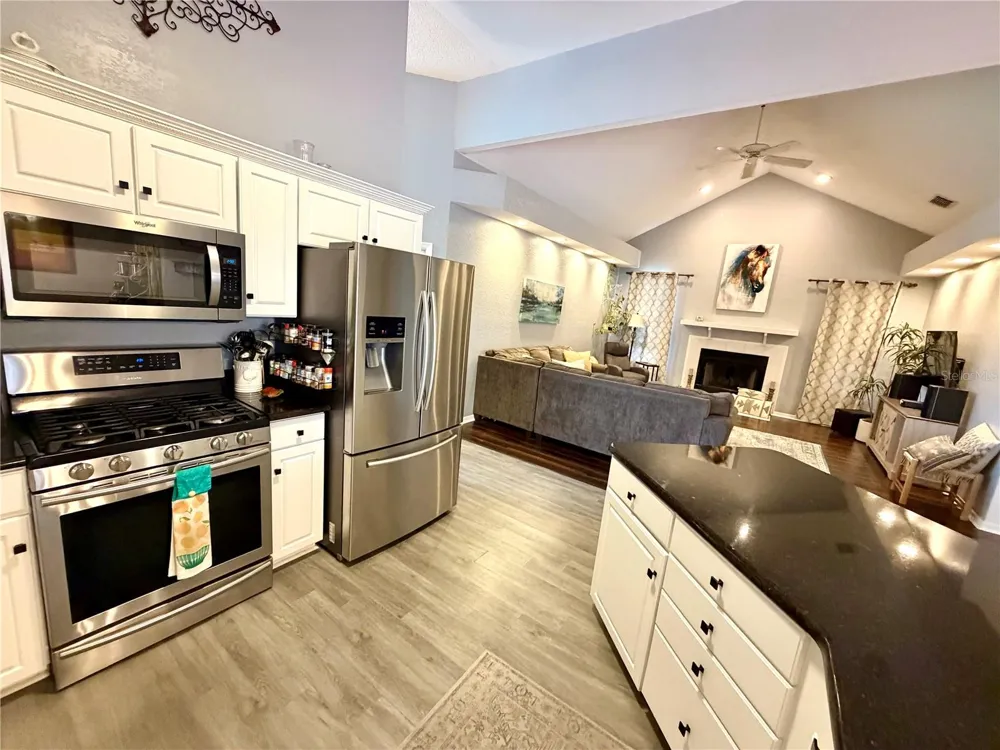 405 VALLEY COURT Winter Haven, FL 33884