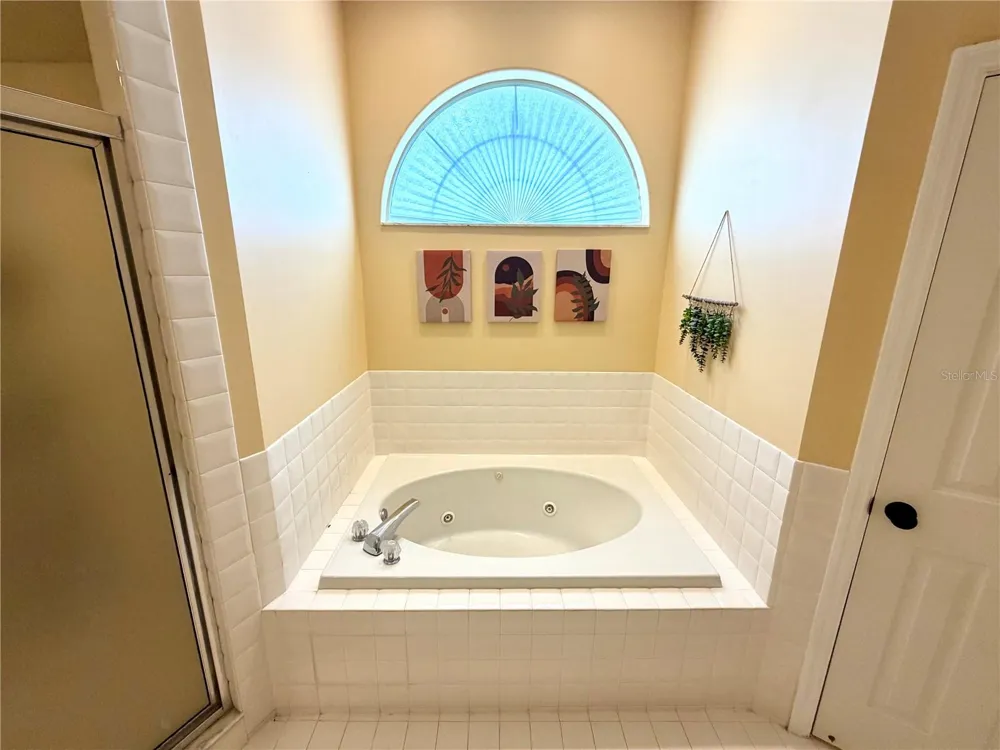 405 VALLEY COURT Winter Haven, FL 33884