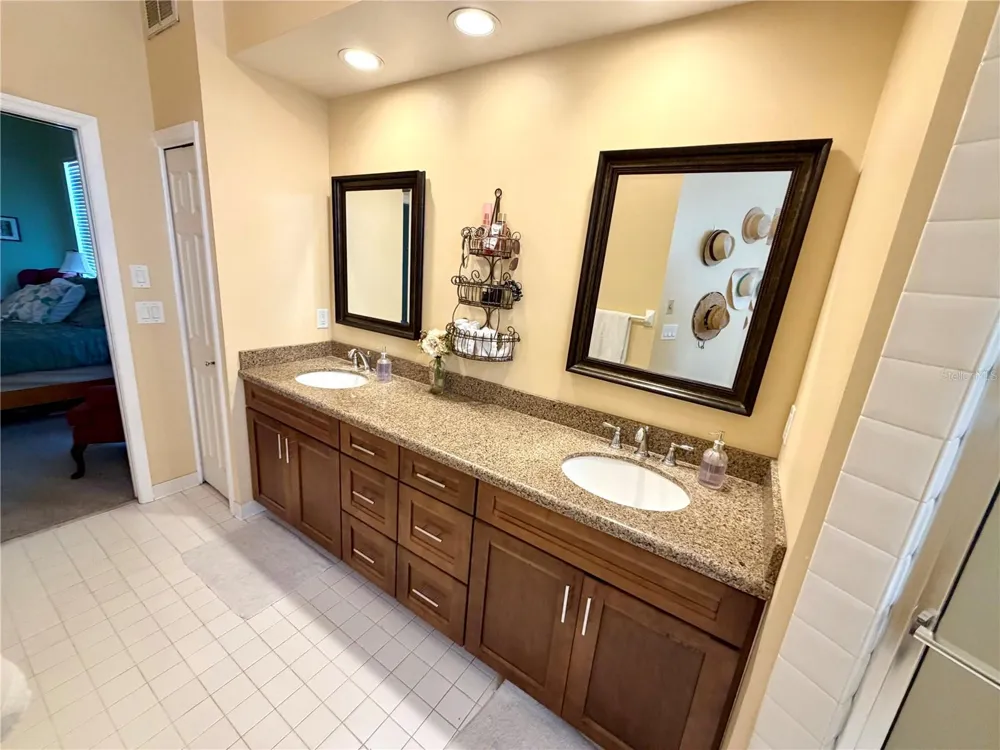 405 VALLEY COURT Winter Haven, FL 33884