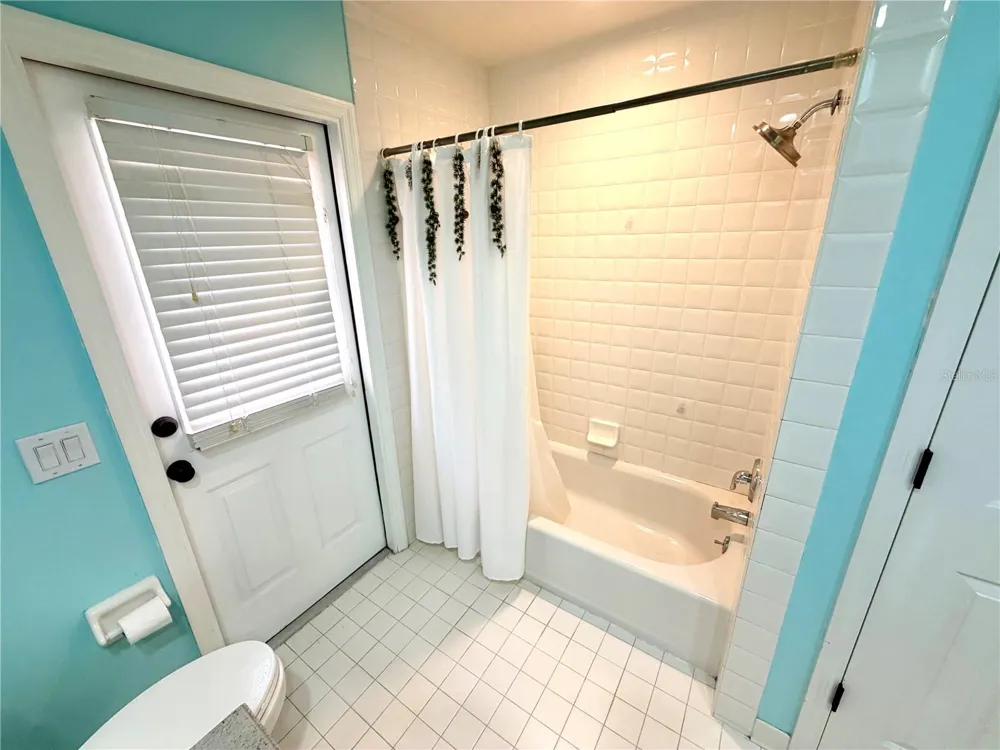 405 VALLEY COURT Winter Haven, FL 33884