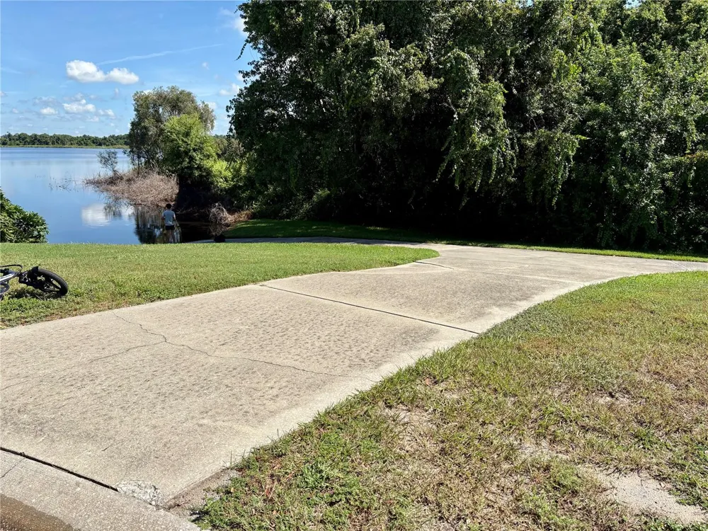 405 VALLEY COURT Winter Haven, FL 33884