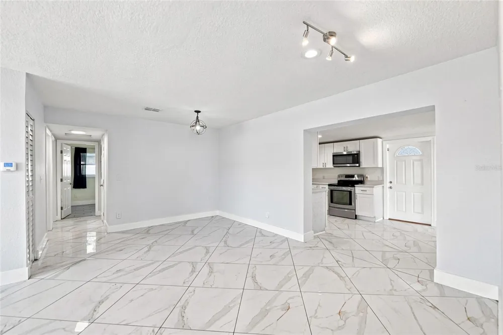 7805 WINSTON LANE Tampa, FL 33615