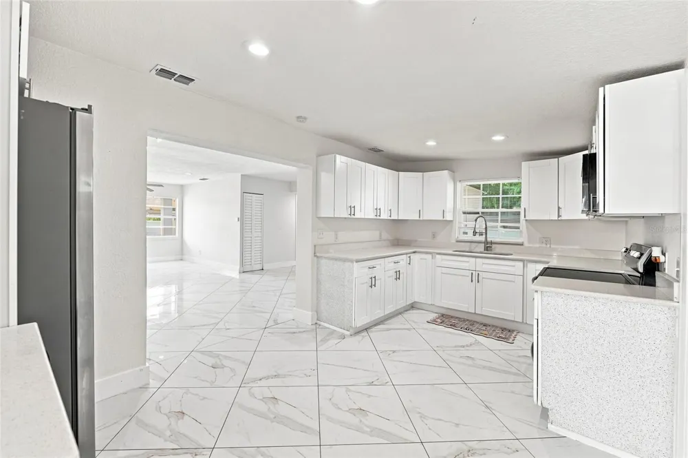 7805 WINSTON LANE Tampa, FL 33615
