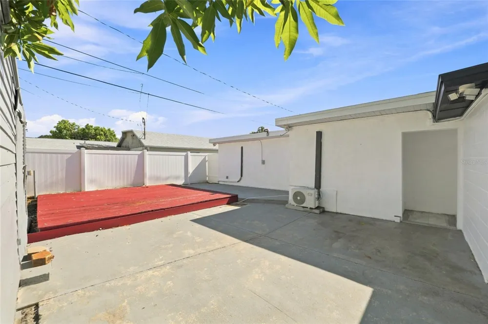 7805 WINSTON LANE Tampa, FL 33615