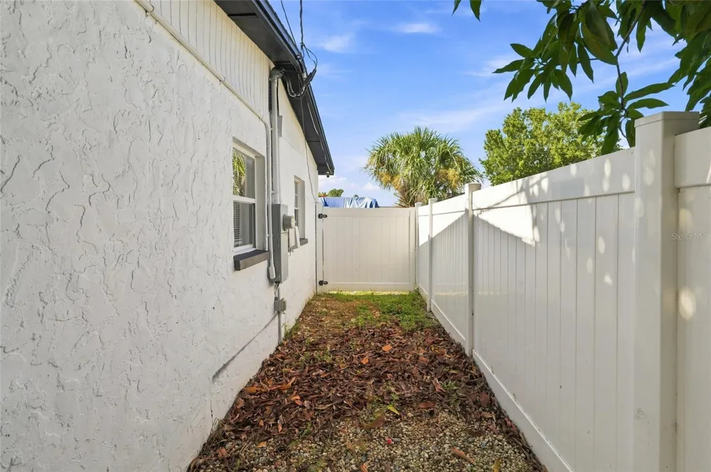 7805 WINSTON LANE Tampa, FL 33615