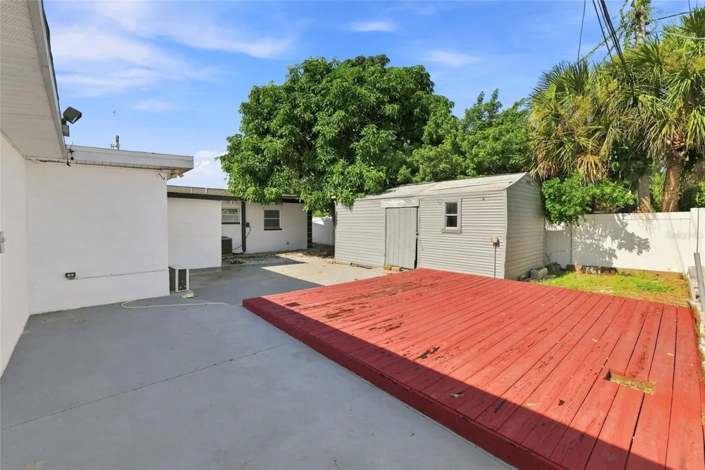 7805 WINSTON LANE Tampa, FL 33615