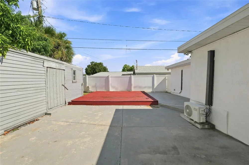 7805 WINSTON LANE Tampa, FL 33615
