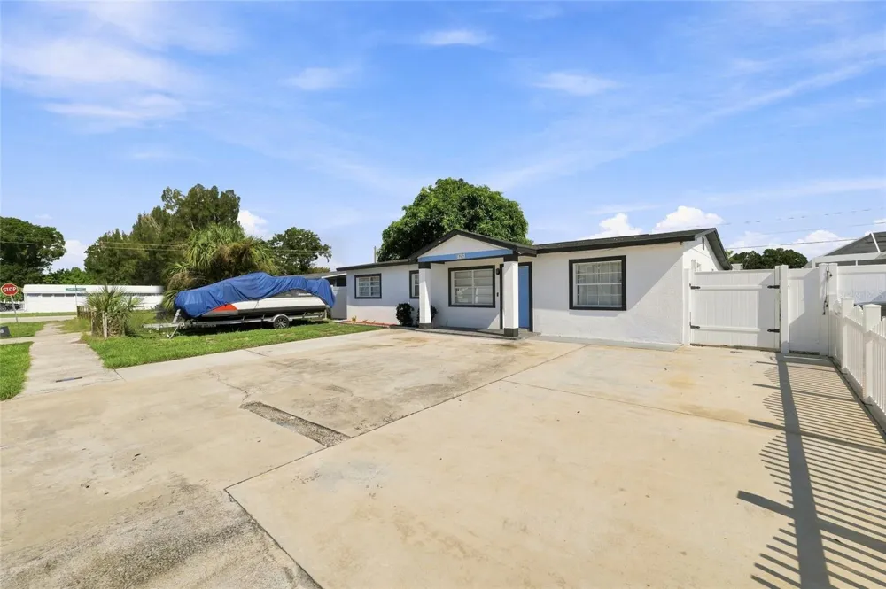 7805 WINSTON LANE Tampa, FL 33615