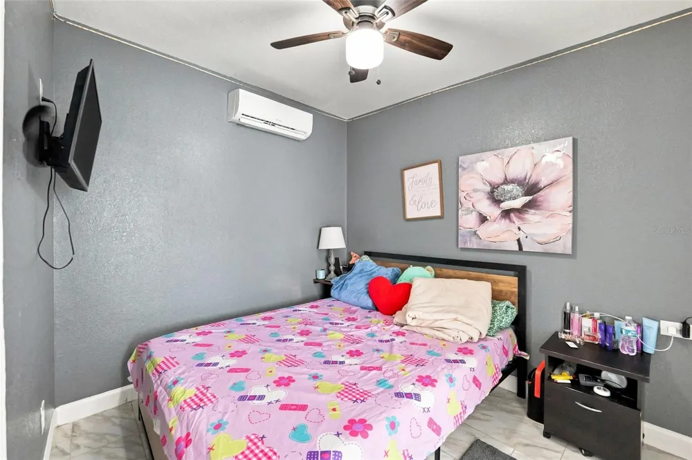 7805 WINSTON LANE Tampa, FL 33615