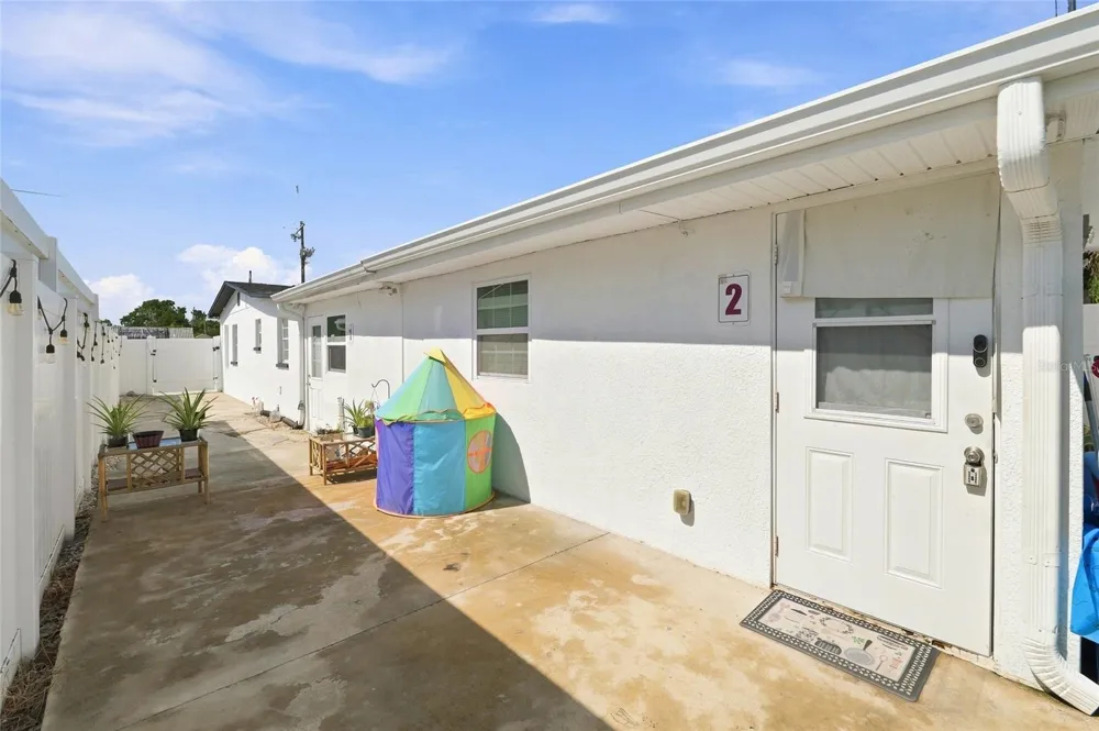 7805 WINSTON LANE Tampa, FL 33615