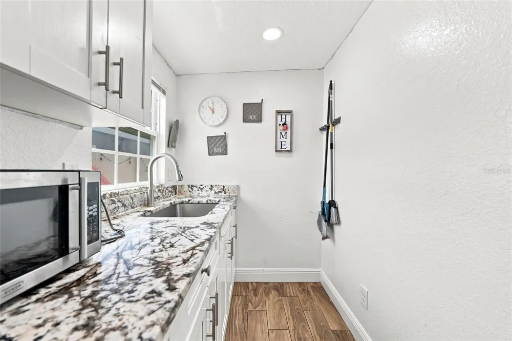 7805 WINSTON LANE Tampa, FL 33615