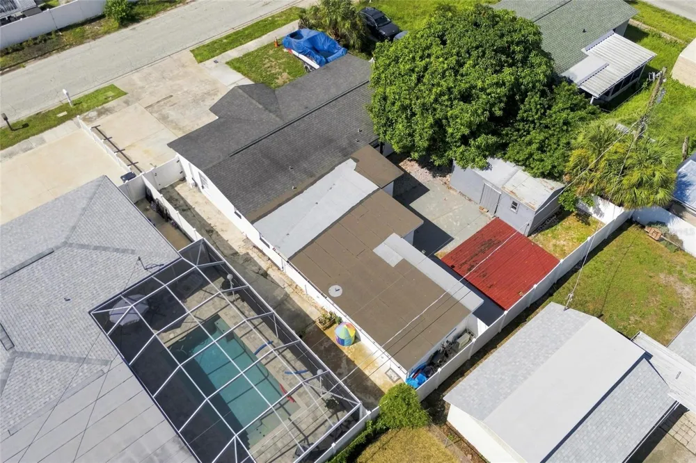 7805 WINSTON LANE Tampa, FL 33615