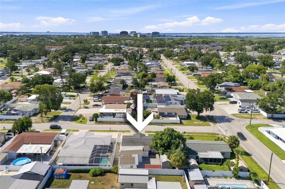 7805 WINSTON LANE Tampa, FL 33615