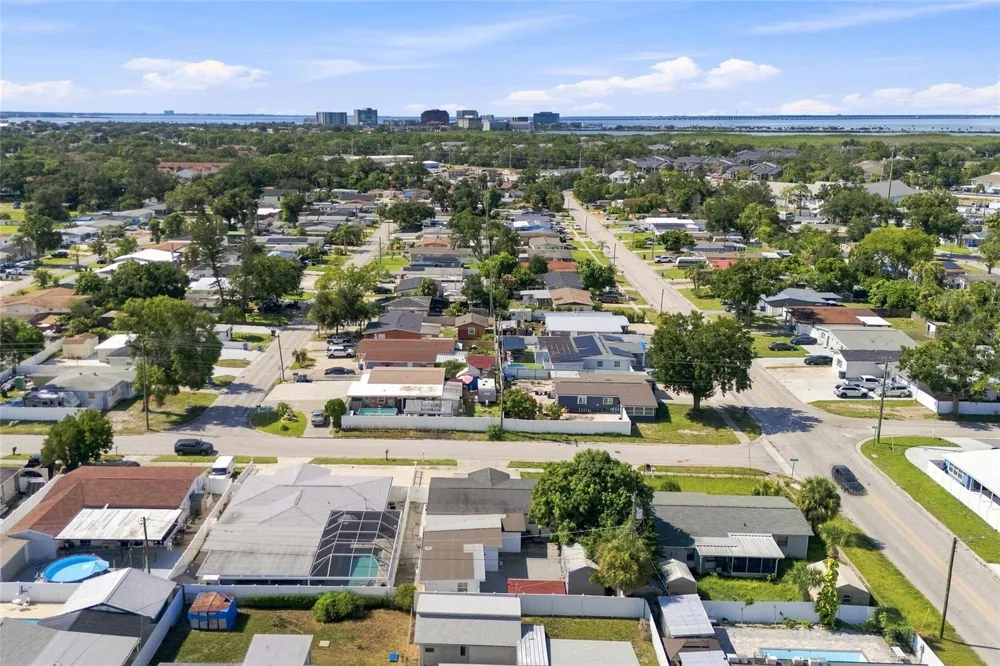 7805 WINSTON LANE Tampa, FL 33615