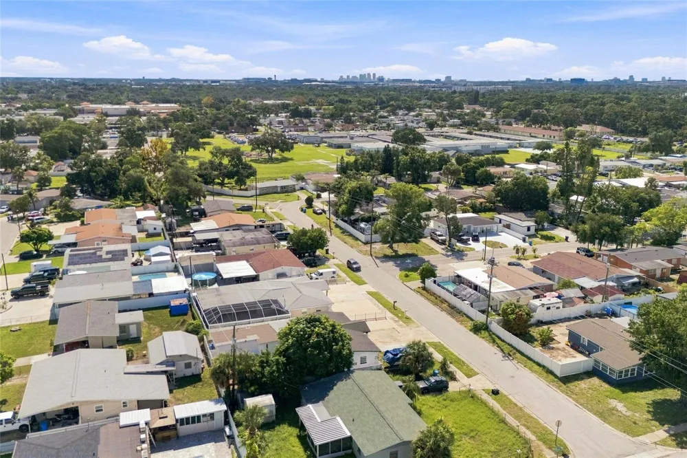 7805 WINSTON LANE Tampa, FL 33615