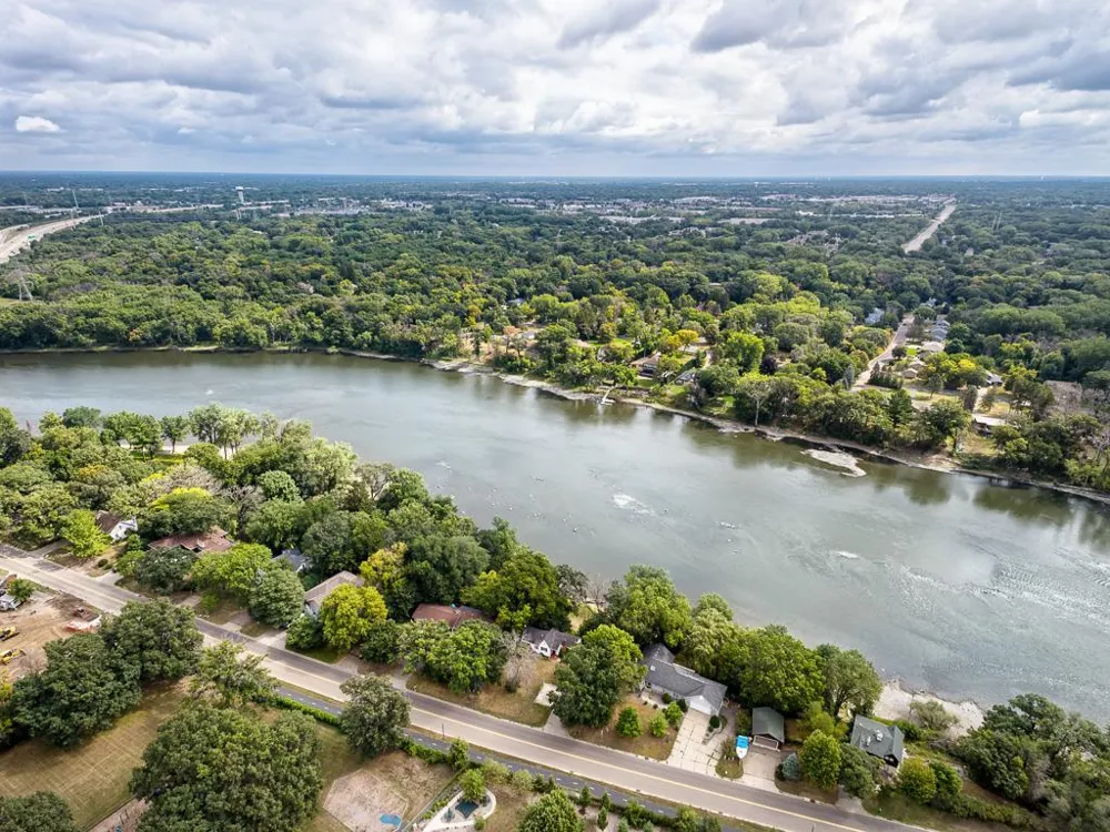 9316 W River Road Brooklyn Park, MN 55444