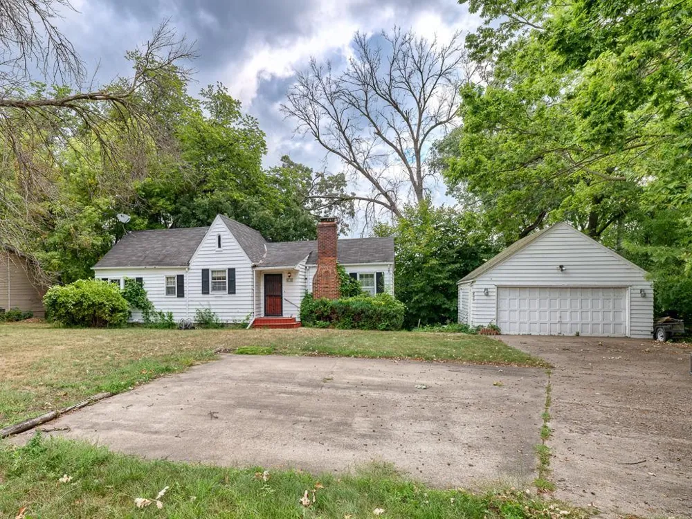 9316 W River Road Brooklyn Park, MN 55444