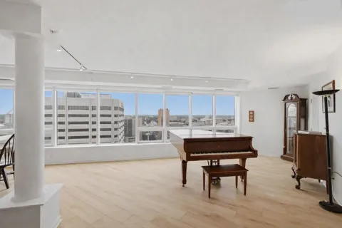 168 6th Street E #3101