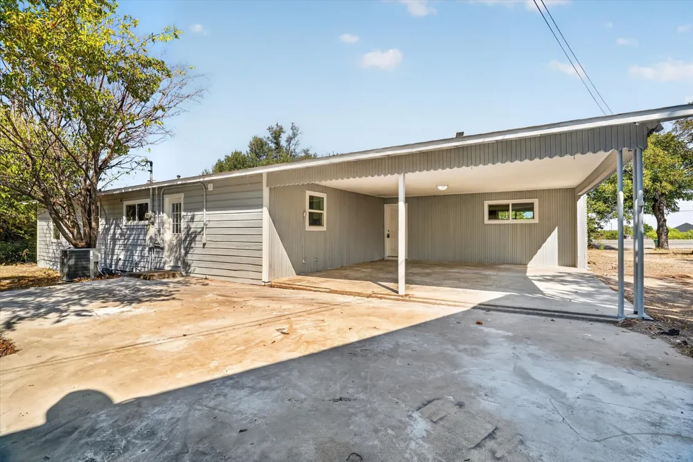 1225 W Belknap Street Jacksboro, TX 76458