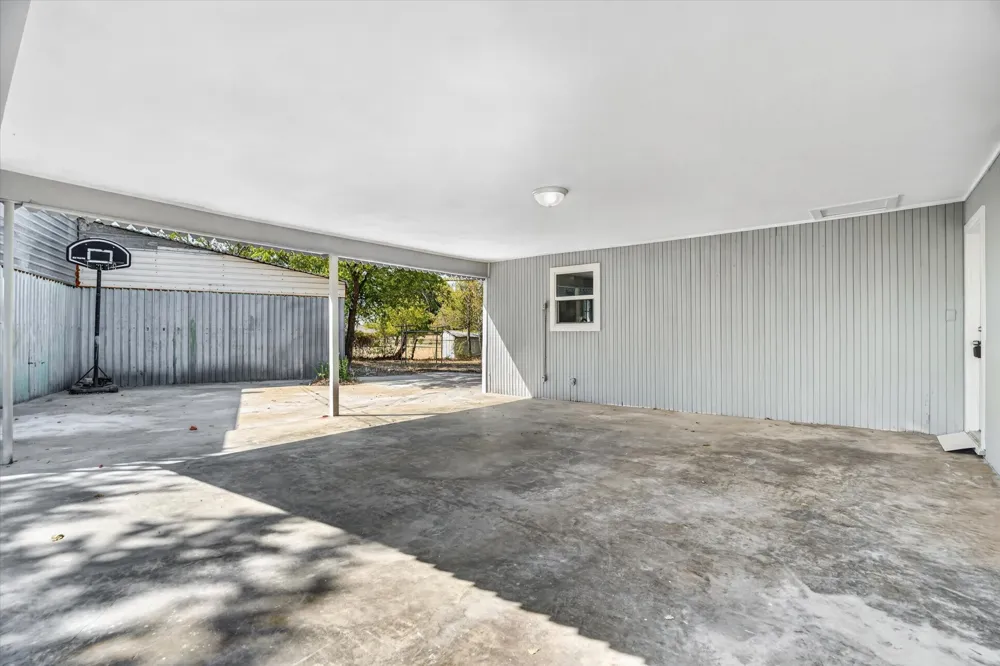 1225 W Belknap Street Jacksboro, TX 76458