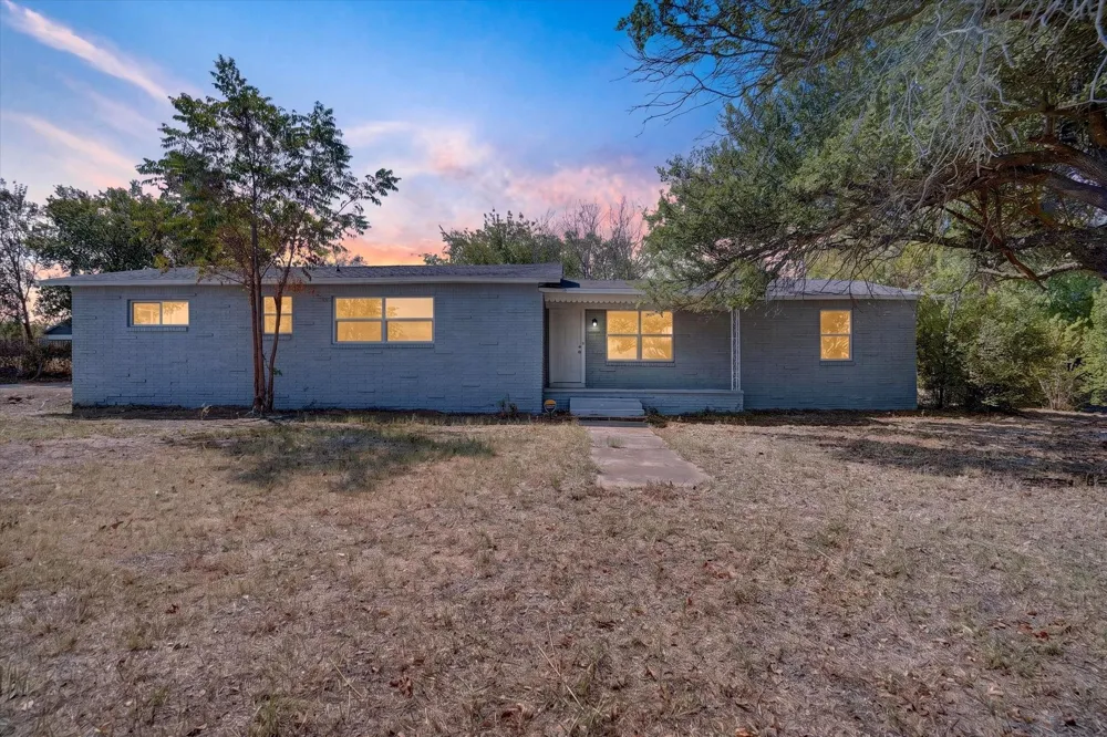 1225 W Belknap Street Jacksboro, TX 76458