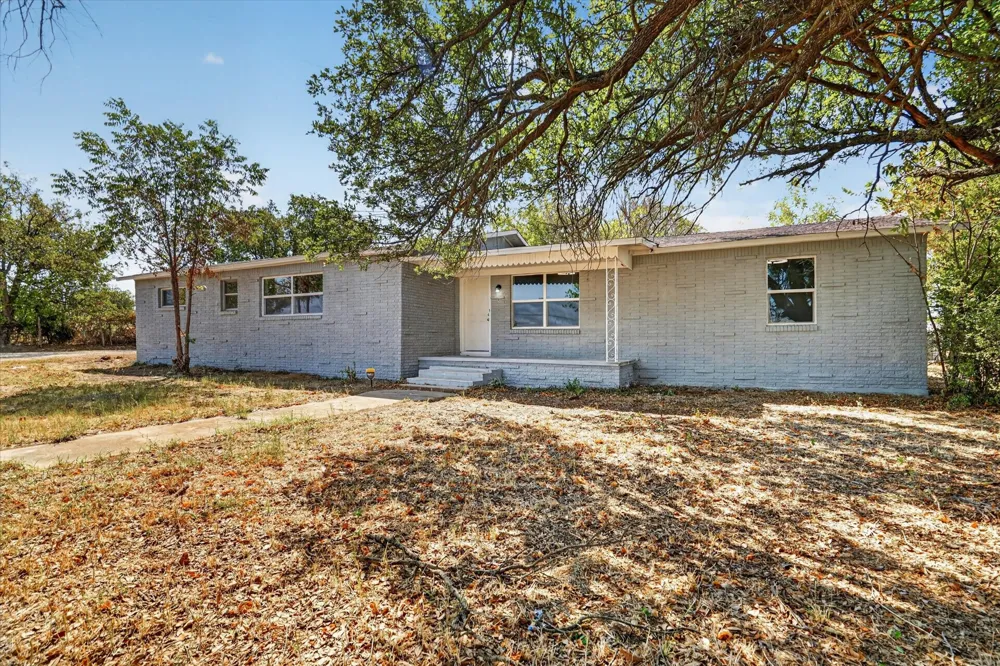 1225 W Belknap Street Jacksboro, TX 76458
