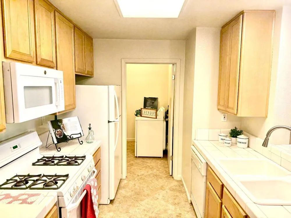 608 Arcadia Terrace #102 Sunnyvale, CA 94085