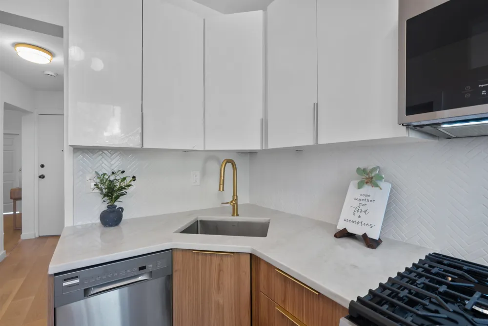 110 MAPLE ST Weehawken, NJ 07086