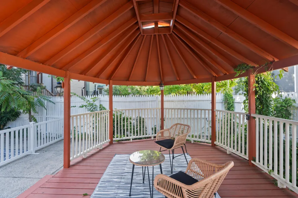 110 MAPLE ST Weehawken, NJ 07086