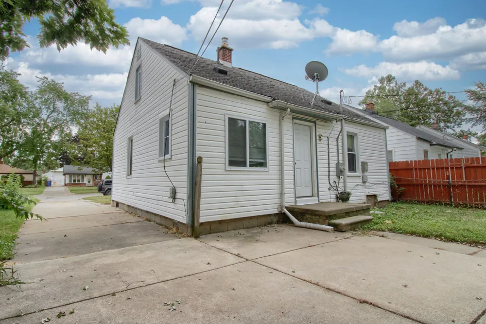 24682 Annapolis Street Dearborn Heights, MI 48125