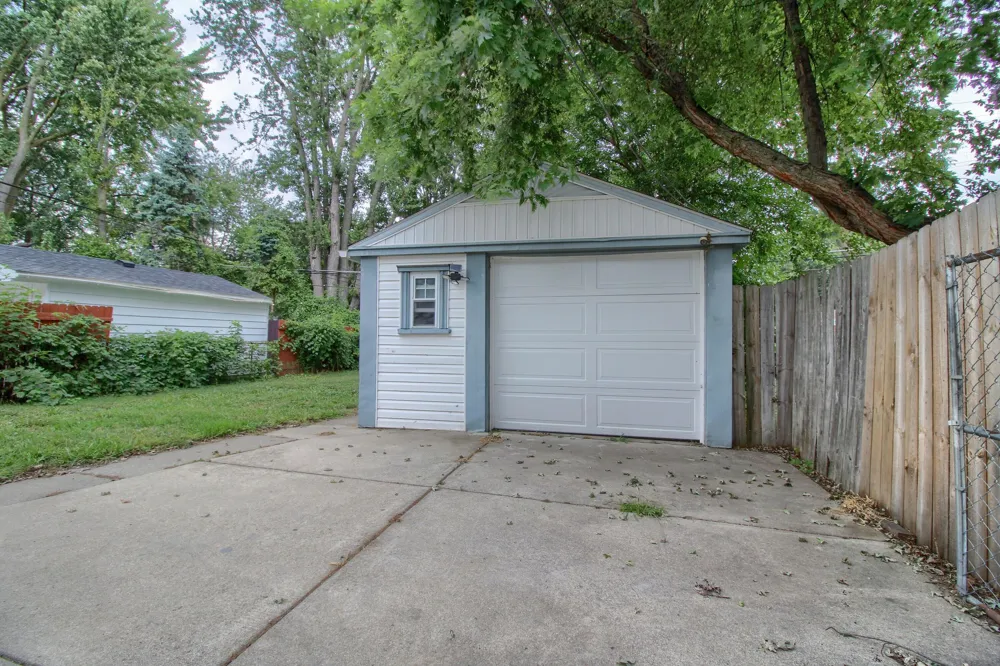 24682 Annapolis Street Dearborn Heights, MI 48125