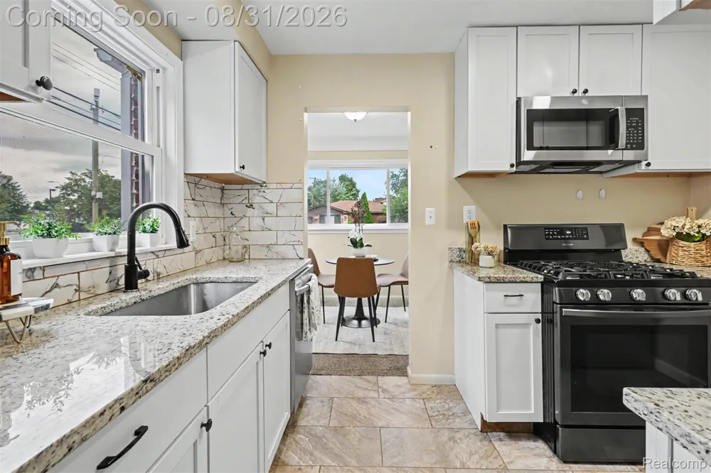 15275 Anne Avenue Allen Park City, MI 48101