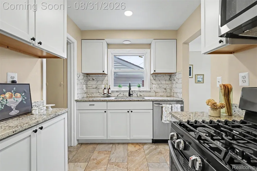 15275 Anne Avenue Allen Park City, MI 48101