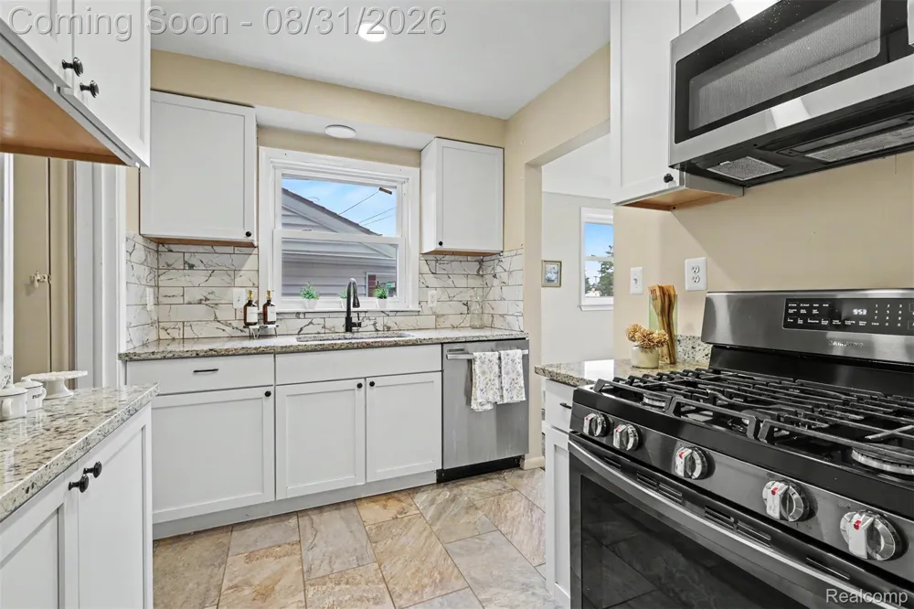 15275 Anne Avenue Allen Park City, MI 48101