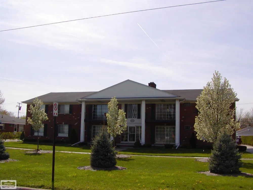 23321 Kelly #8 Road Eastpointe City, MI 48021