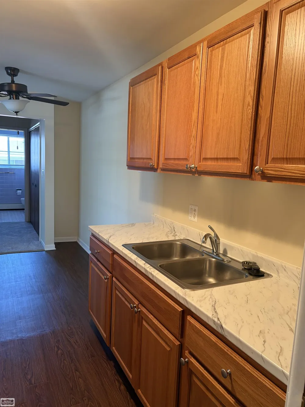 23321 Kelly #8 Road Eastpointe City, MI 48021