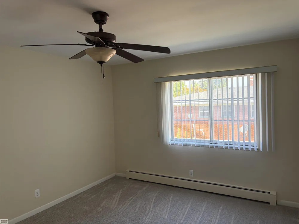 23321 Kelly #8 Road Eastpointe City, MI 48021
