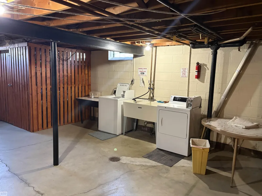 23321 Kelly #8 Road Eastpointe City, MI 48021