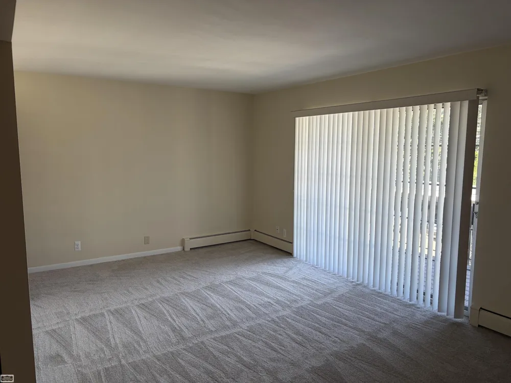 23321 Kelly #8 Road Eastpointe City, MI 48021