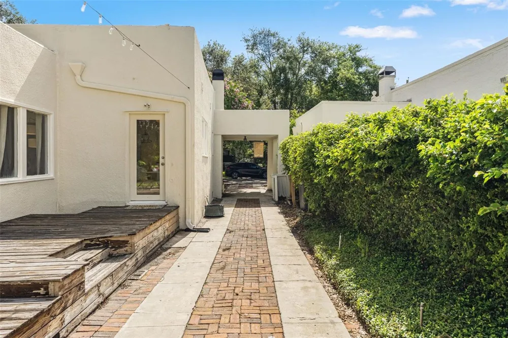 1609 S ARRAWANA AVENUE Tampa, FL 33629