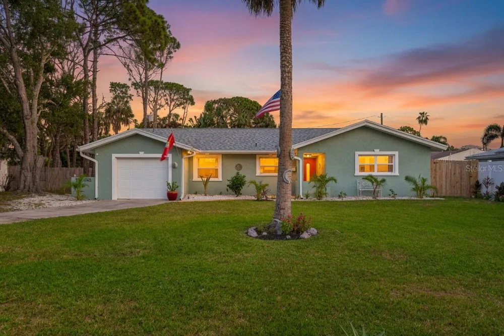 1667 DAKOTA AVENUE NE St Petersburg, FL 33703