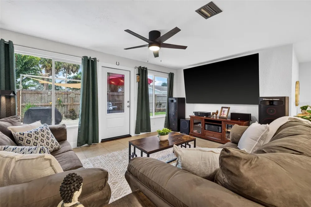 1667 DAKOTA AVENUE NE St Petersburg, FL 33703