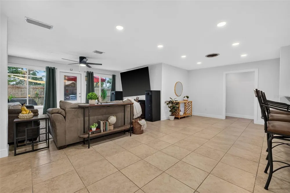 1667 DAKOTA AVENUE NE St Petersburg, FL 33703